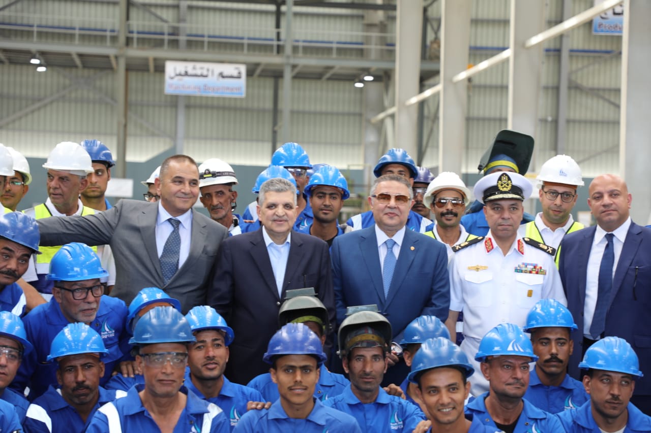 افتتاح مصنع مصر لبناء القاطرات بسفاجا