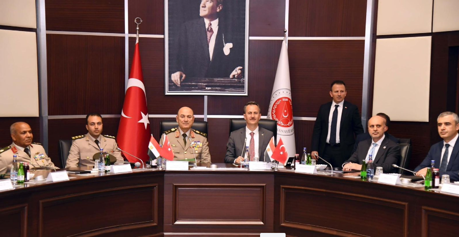 رئيس الأركان يعود إلى مصر بعد انتهاء زيارته الرسمية لتركيا