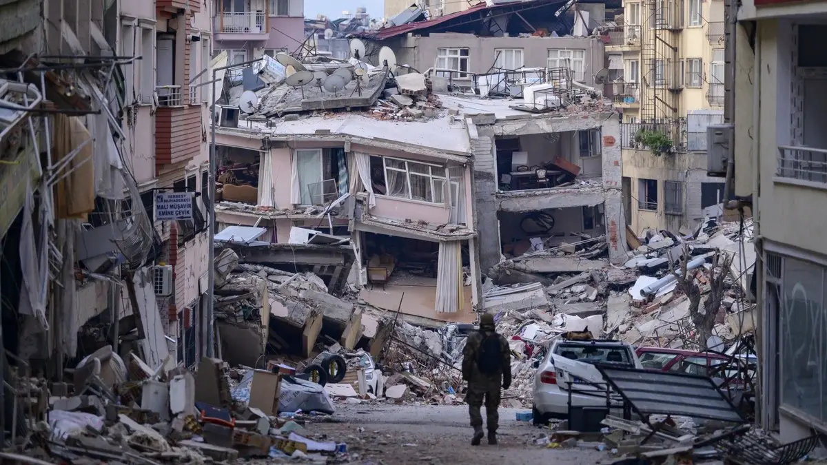 العالم الهولندي يحذر من زلزال مدمر يصيب دولتين عربيتين